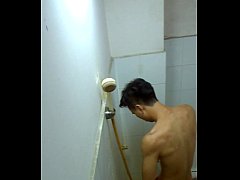 ปีนห้องน้ำแอบถ่ายดูควยพี่เขยอยากเห็นควยมากเอาโทรศัทพ์ถ่ายตอนกำลังอาบน้ำมันเงี่ยนเลย