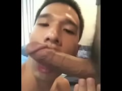 ตีเนียน แอบดูเพื่อน ชักว่าว น้ำแตก แถมถ่ายคลิปควยอีก แอ๊บแมนมันดีแบบนี้เอง เพื่อนก็หล่อ น่ากิน เห็นน้ำอยากจะกินไม่ให้เหลือ